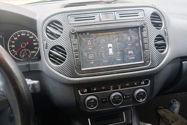 Used Volkswagen Tiguan 2015 1.8TSI Automatic Two-Wheel Drive Luxury Model Audio And AC Panel