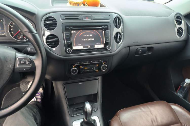 Used Volkswagen Tiguan 2015 2.0 TSI Comfort Edition Audio And AC Panel