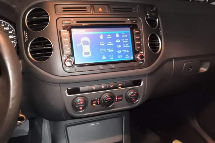 Used Volkswagen Tiguan 2015 1.8TSI Automatic Two-Wheel Drive Comfort Edition Audio And AC Panel