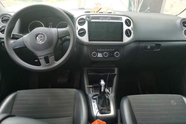 Used Volkswagen Tiguan 2015 1.8TSI Automatic Two-Wheel Drive Trend Edition Center Console