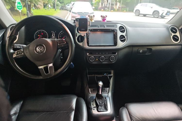 Used Volkswagen Tiguan 2015 1.8TSI Automatic Two-Wheel Drive Comfort Edition Center Console