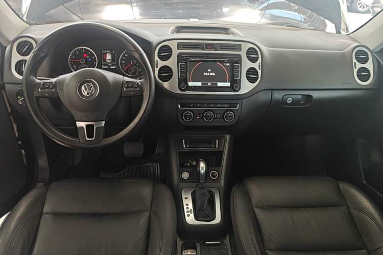 Used Volkswagen Tiguan 2015 1.8TSI Automatic Two-Wheel Drive Luxury Model Center Console