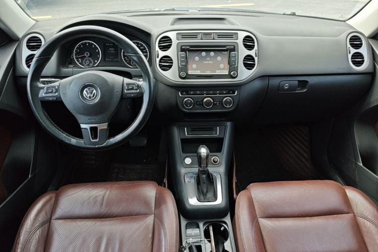 Used Volkswagen Tiguan 2015 1.8TSI Automatic All-Wheel-Drive Luxury Model Center Console