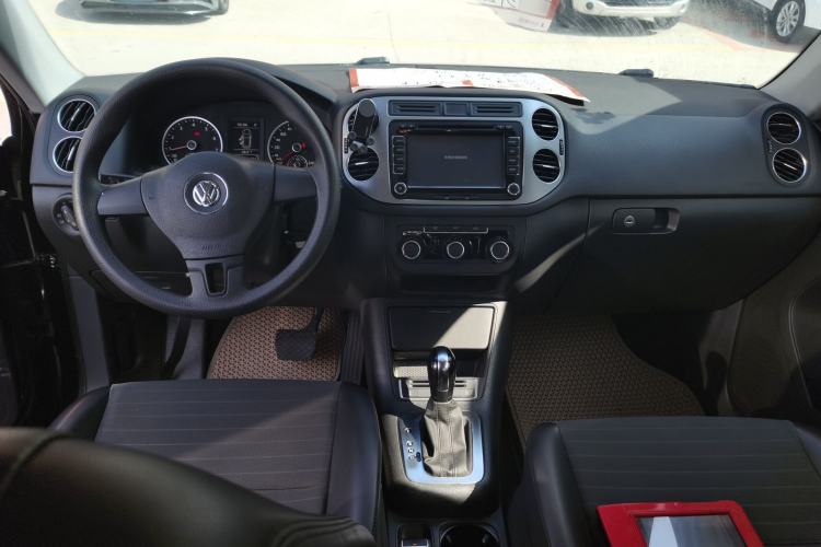 Used Volkswagen Tiguan 2015 1.8TSI Automatic Two-Wheel Drive Trend Edition Center Console