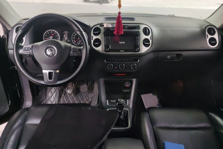 Used Volkswagen Tiguan 2015 1.8TSI Manual Two-Wheel-Drive Limited Edition Center Console