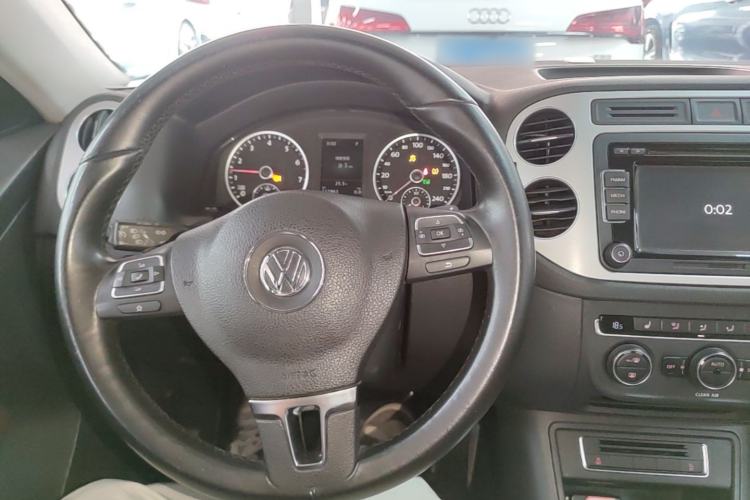 Used Volkswagen Tiguan 2015 1.8TSI Automatic Two-Wheel Drive Luxury Model Center Console
