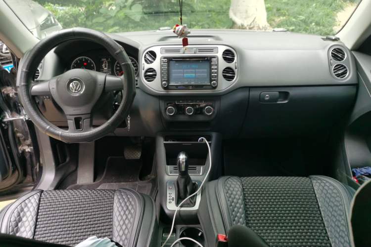 Used Volkswagen Tiguan 2015 1.8TSI Automatic Two-Wheel Drive Trend Edition Center Console