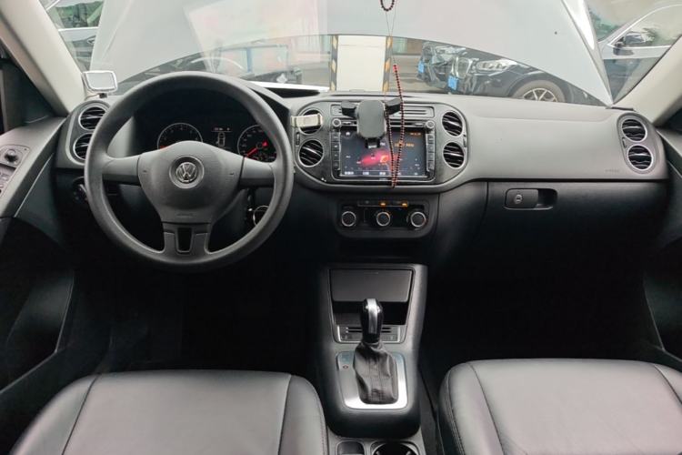 Used Volkswagen Tiguan 2015 1.8TSI Automatic Two-Wheel Drive Trend Edition Center Console