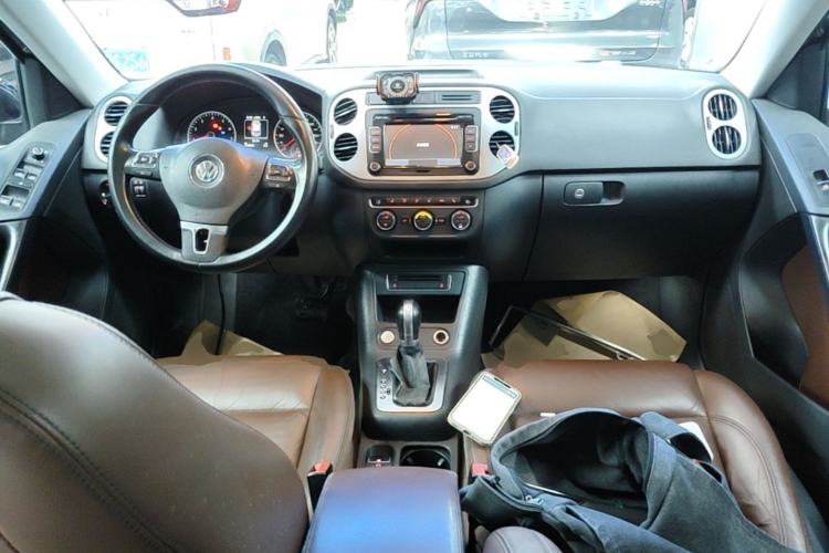 Used Volkswagen Tiguan 2015 1.8TSI Automatic All-Wheel-Drive Luxury Model Center Console
