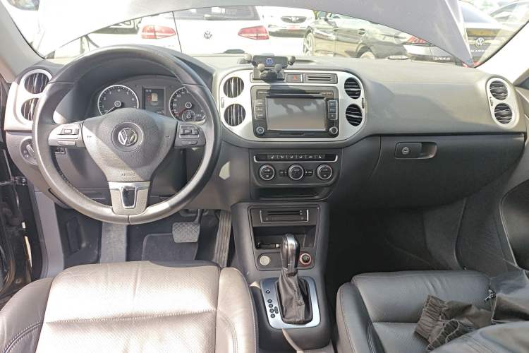 Used Volkswagen Tiguan 2015 1.8TSI Automatic Two-Wheel Drive Luxury Model Center Console