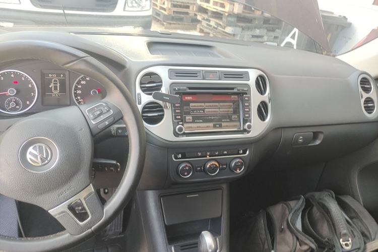 Used Volkswagen Tiguan 2015 1.8TSI Automatic Two-Wheel Drive Comfort Edition Center Console