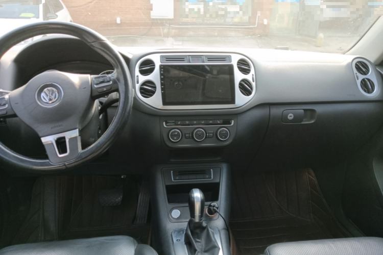 Used Volkswagen Tiguan 2015 1.8TSI Automatic Two-Wheel Drive Luxury Model Center Console