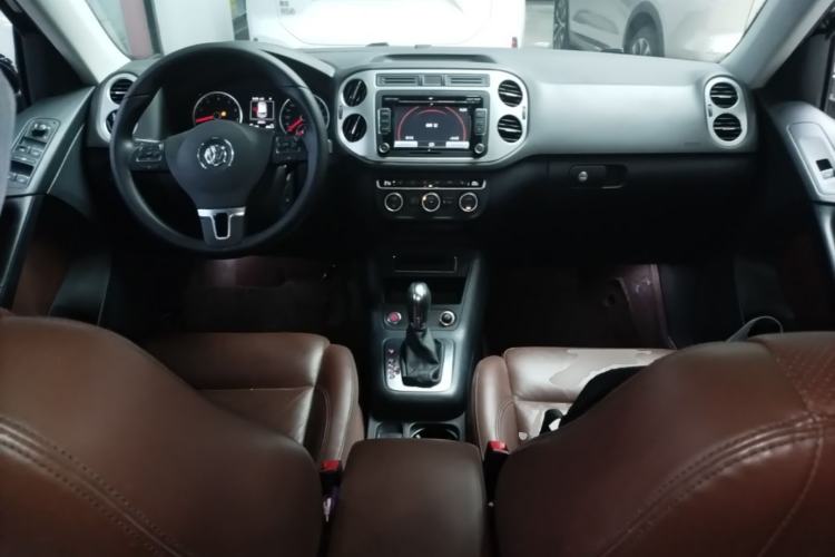 Used Volkswagen Tiguan 2015 1.8TSI Automatic Two-Wheel Drive Luxury Model Center Console