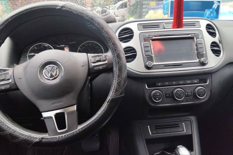 Used Volkswagen Tiguan 2015 2.0 TSI Automatic All-Wheel Drive Luxury Edition Center Console