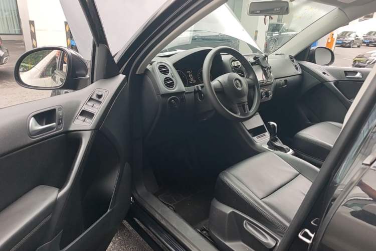 Used Volkswagen Tiguan 2015 1.8TSI Automatic Two-Wheel Drive Trend Edition Driver Seat