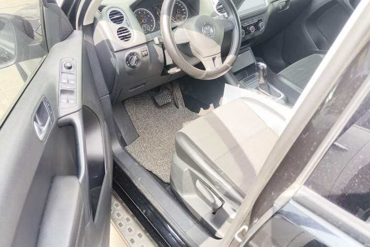 Used Volkswagen Tiguan 2015 1.8TSI Automatic Two-Wheel Drive Trend Edition Driver Seat