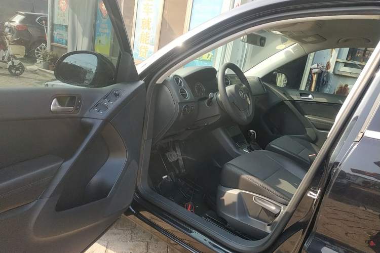 Used Volkswagen Tiguan 2015 1.8TSI Automatic Two-Wheel Drive Trend Edition Driver Seat