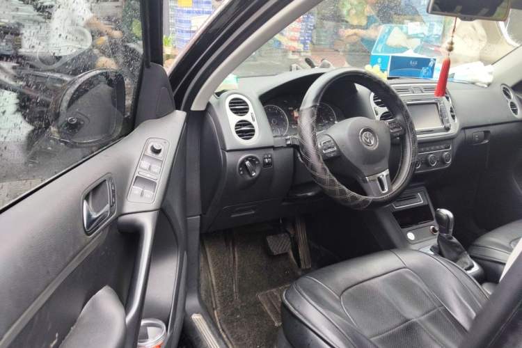 Used Volkswagen Tiguan 2015 2.0 TSI Automatic All-Wheel Drive Luxury Edition Driver Seat