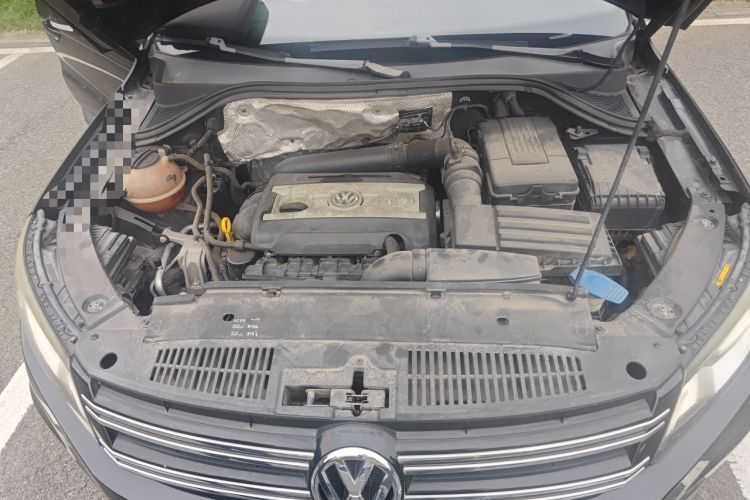 Used Volkswagen Tiguan 2015 1.8TSI Manual Two-Wheel-Drive Limited Edition Engine Bay