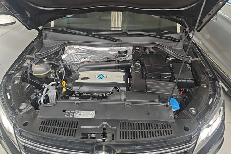 Used Volkswagen Tiguan 2015 1.8TSI Automatic Two-Wheel Drive Luxury Model Engine Bay