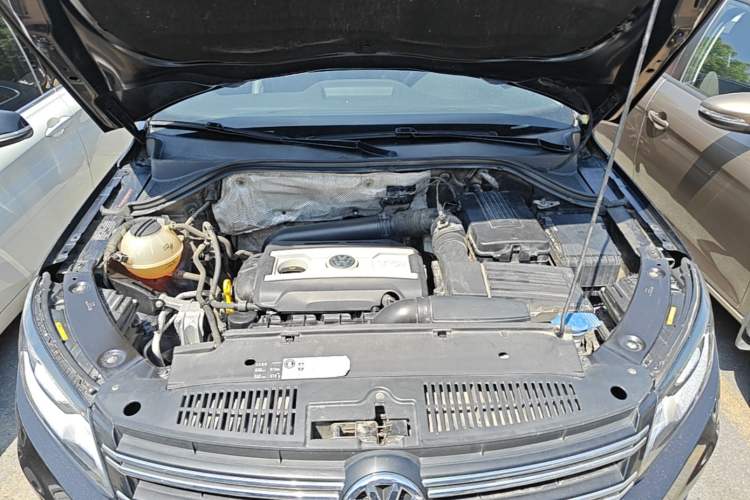 Used Volkswagen Tiguan 2015 1.8TSI Automatic Two-Wheel Drive Luxury Model Engine Bay