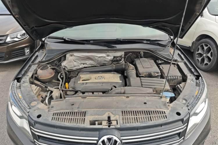 Used Volkswagen Tiguan 2015 1.8TSI Automatic All-Wheel-Drive Luxury Model Engine Bay