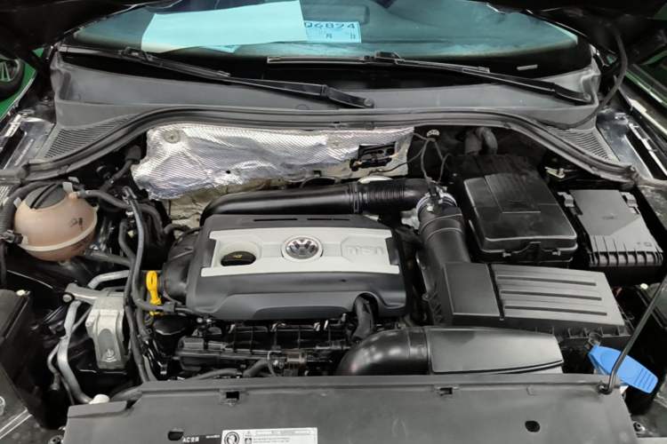 Used Volkswagen Tiguan 2015 1.8TSI Automatic All-Wheel-Drive Luxury Model Engine Bay