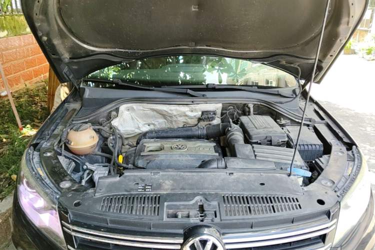 Used Volkswagen Tiguan 2015 1.8TSI Automatic Two-Wheel Drive Luxury Model Engine Bay