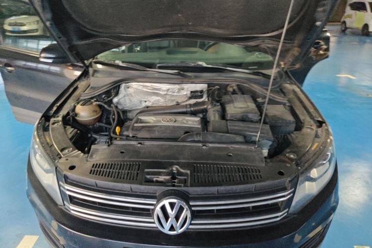 Used Volkswagen Tiguan 2015 1.8TSI Automatic Two-Wheel Drive Comfort Edition Engine Bay