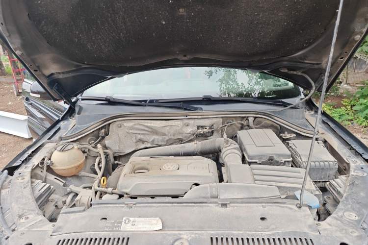 Used Volkswagen Tiguan 2015 1.8TSI Automatic Two-Wheel Drive Luxury Model Engine Bay