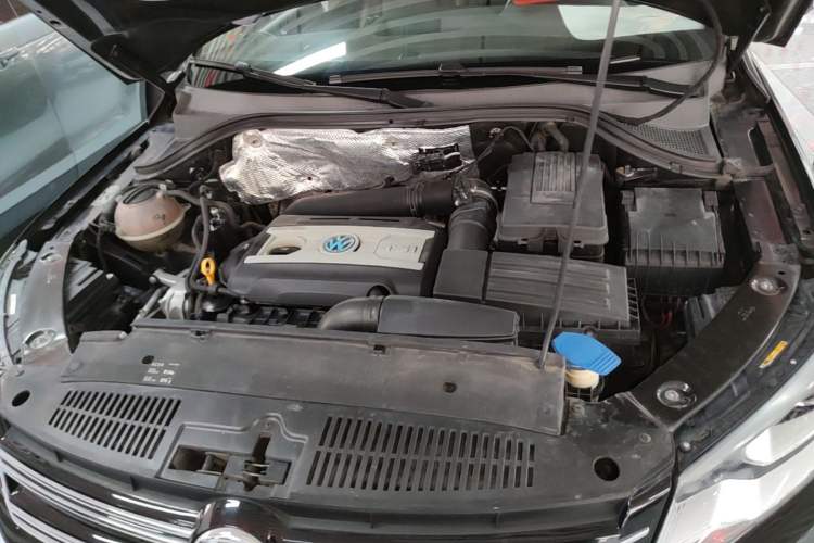 Used Volkswagen Tiguan 2015 1.8TSI Automatic Two-Wheel Drive Luxury Model Engine Bay