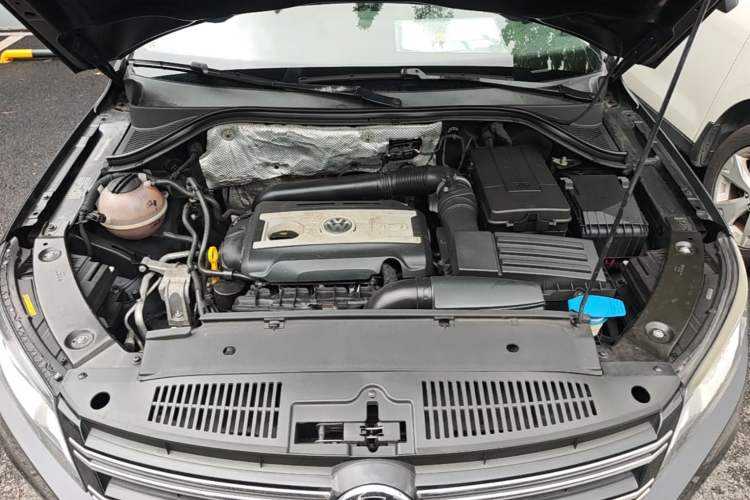 Used Volkswagen Tiguan 2015 1.8TSI Automatic Two-Wheel Drive Trend Edition Engine Bay