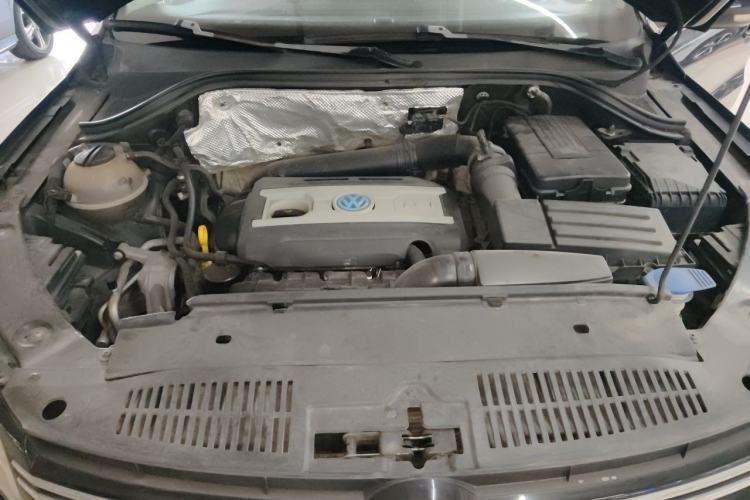 Used Volkswagen Tiguan 2015 1.8TSI Automatic Two-Wheel Drive Luxury Model Engine Bay