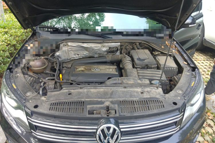 Used Volkswagen Tiguan 2015 1.8TSI Automatic Two-Wheel Drive Trend Edition Engine Bay