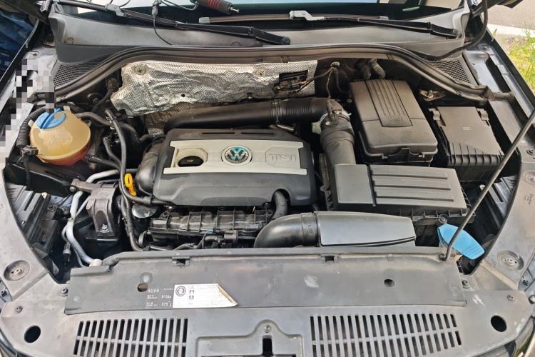 Used Volkswagen Tiguan 2015 1.8TSI Automatic Two-Wheel Drive Luxury Model Engine Bay