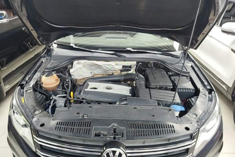 Used Volkswagen Tiguan 2015 1.8TSI Automatic All-Wheel-Drive Luxury Model Engine Bay