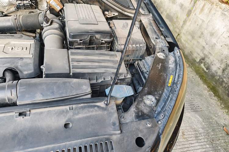 Used Volkswagen Tiguan 2015 1.8TSI Automatic Two-Wheel Drive Comfort Edition Engine Bay Left
