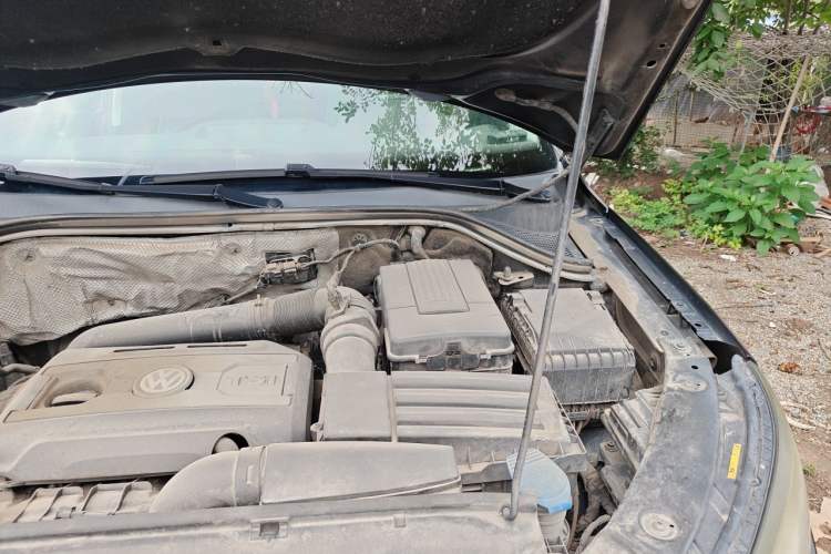 Used Volkswagen Tiguan 2015 1.8TSI Automatic Two-Wheel Drive Luxury Model Engine Bay Left