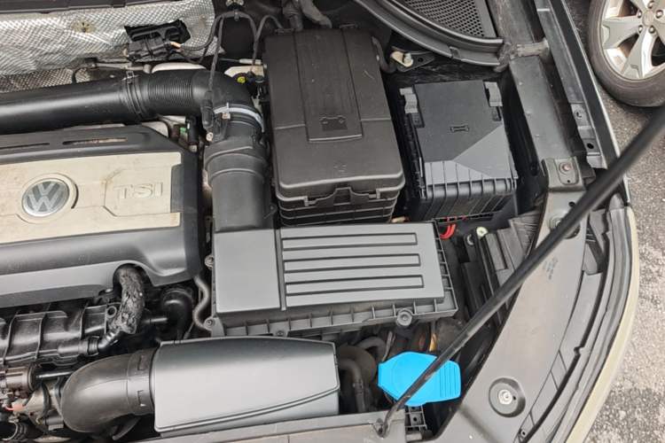 Used Volkswagen Tiguan 2015 1.8TSI Automatic Two-Wheel Drive Trend Edition Engine Bay Left
