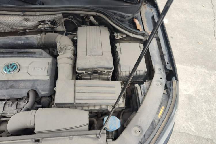 Used Volkswagen Tiguan 2015 1.8TSI Automatic Two-Wheel Drive Luxury Model Engine Bay Left