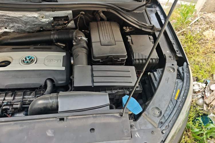 Used Volkswagen Tiguan 2015 1.8TSI Automatic Two-Wheel Drive Luxury Model Engine Bay Left