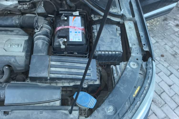 Used Volkswagen Tiguan 2015 1.8TSI Automatic All-Wheel-Drive Luxury Model Engine Bay Left