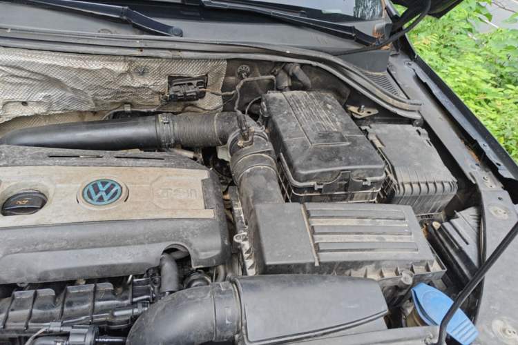 Used Volkswagen Tiguan 2015 1.8TSI Automatic Two-Wheel Drive Luxury Model Engine Bay Left