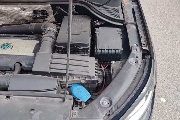 Used Volkswagen Tiguan 2015 2.0 TSI Automatic All-Wheel Drive Flagship Edition Engine Bay Left