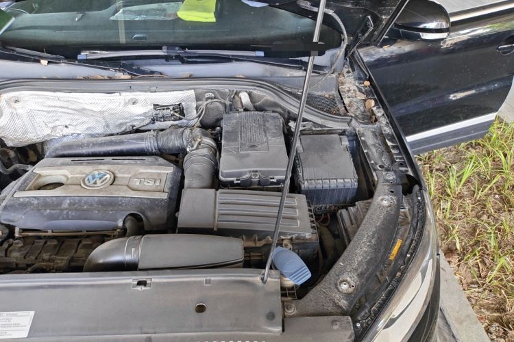 Used Volkswagen Tiguan 2015 1.8TSI Automatic Two-Wheel Drive Luxury Model Engine Bay Left