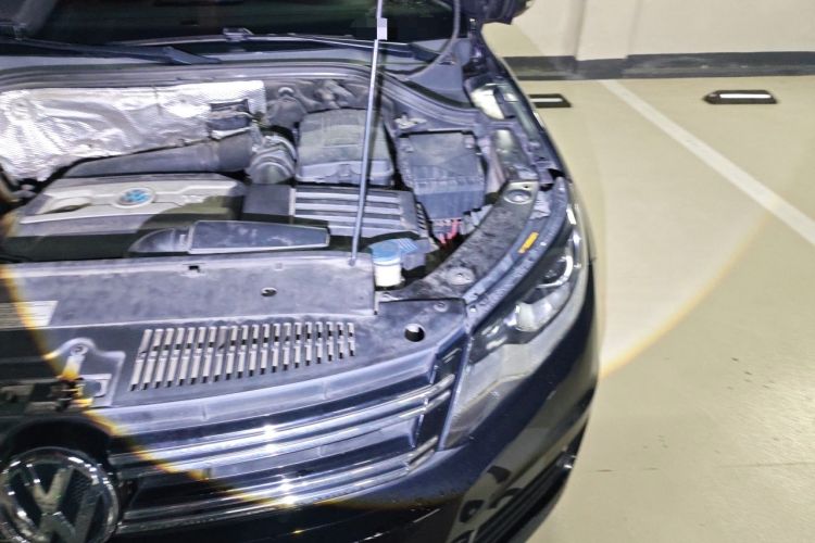 Used Volkswagen Tiguan 2015 1.8TSI Automatic Two-Wheel Drive Luxury Model Engine Bay Left