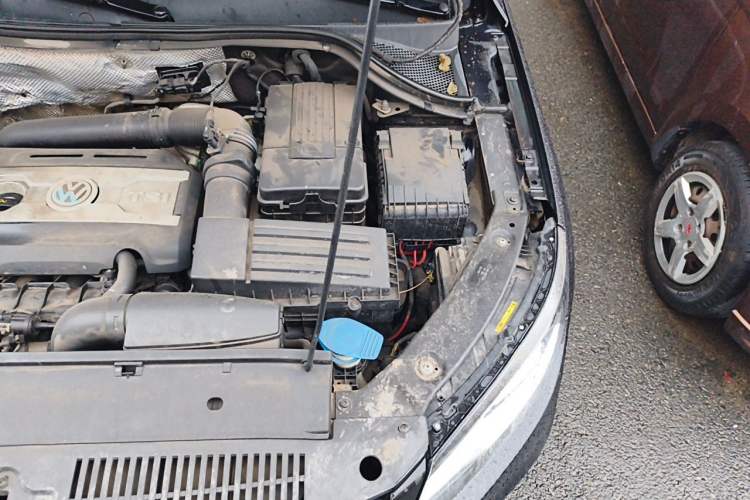 Used Volkswagen Tiguan 2015 1.8TSI Automatic Two-Wheel Drive Luxury Model Engine Bay Left