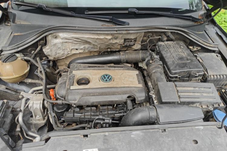 Used Volkswagen Tiguan 2015 1.8TSI Automatic Two-Wheel Drive Luxury Model Engine Bay