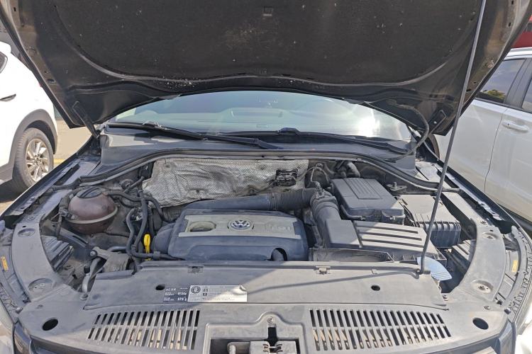 Used Volkswagen Tiguan 2015 1.8TSI Automatic Two-Wheel Drive Luxury Model Engine Bay