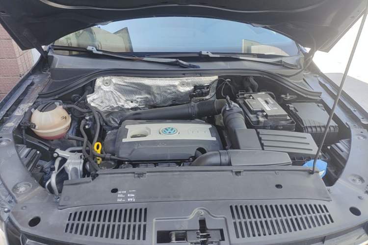 Used Volkswagen Tiguan 2015 1.8TSI Automatic Two-Wheel Drive Comfort Edition Engine Bay